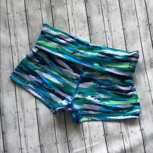 Lululemon compression booty shorts size 6